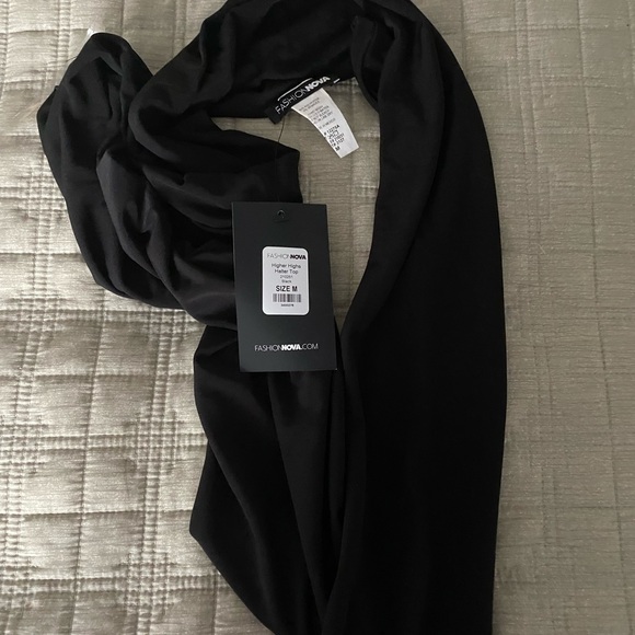 FASHION NOVA - Wrap Halter top - Picture 4 of 4